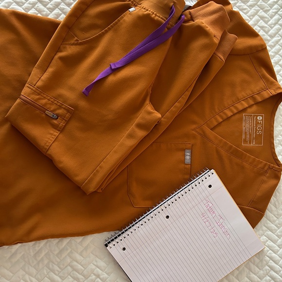 FIGS Scrub Set - Picture 2 of 3